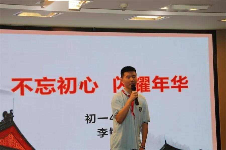 救援白色小猫